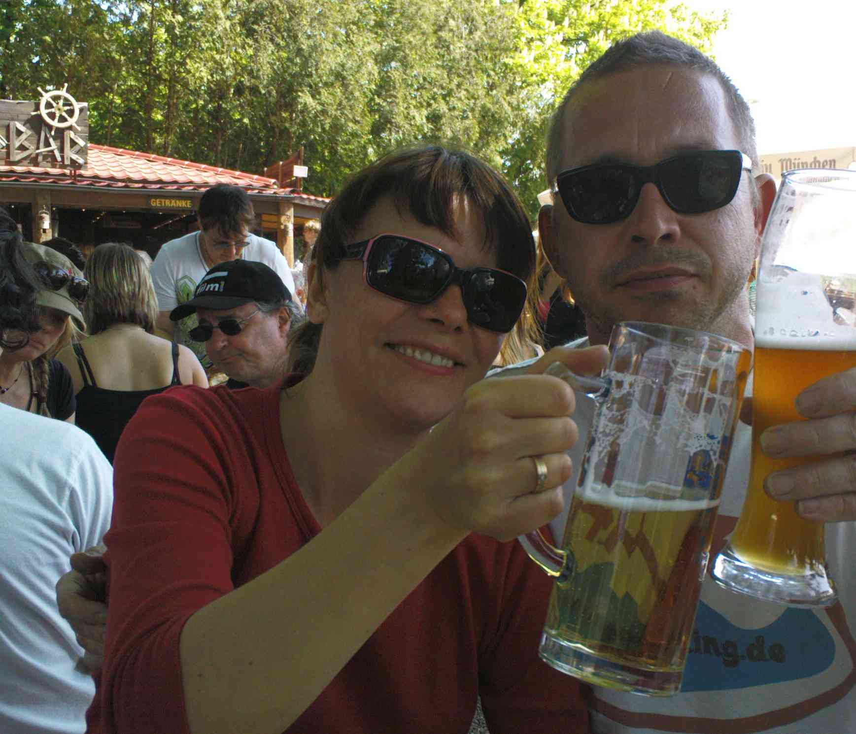 ULF und FirstKathy lassen sich das Bier schmecken