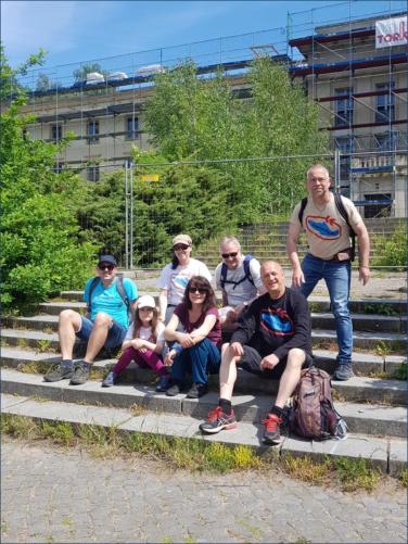 Vor der ehemaligen Hochschule