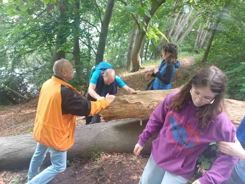 Gemeinsam meistern wir das Hindernis