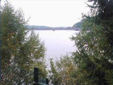 Blick zur Staumauer