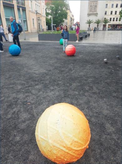 Riesige verlorene Eiskugeln von dem Riesen