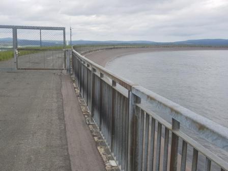 Ein Tor versperrt den Weg